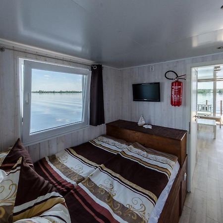 Feststehendes Hausboot Hotel Kolonie Zern Ngoại thất bức ảnh