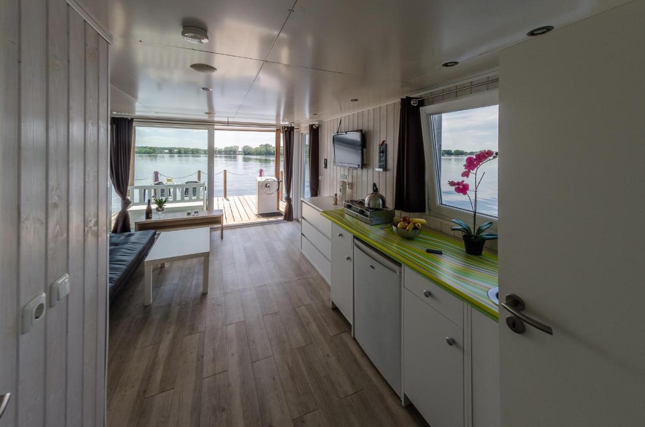 Feststehendes Hausboot Hotel Kolonie Zern Ngoại thất bức ảnh