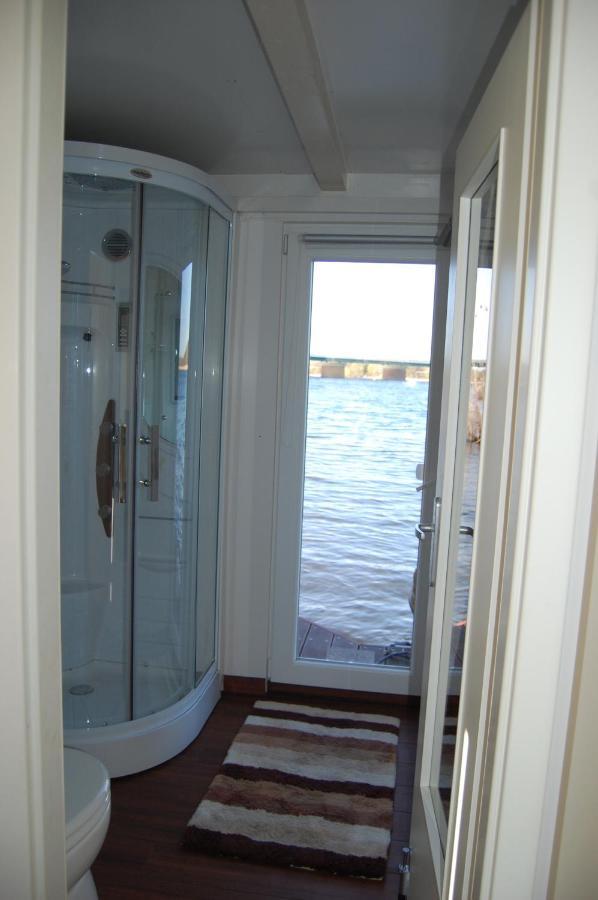 Feststehendes Hausboot Hotel Kolonie Zern Ngoại thất bức ảnh